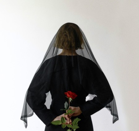 शोक के अवसर पर धारण की जाने वाली वेशभूषा के बारे में जानते हैं